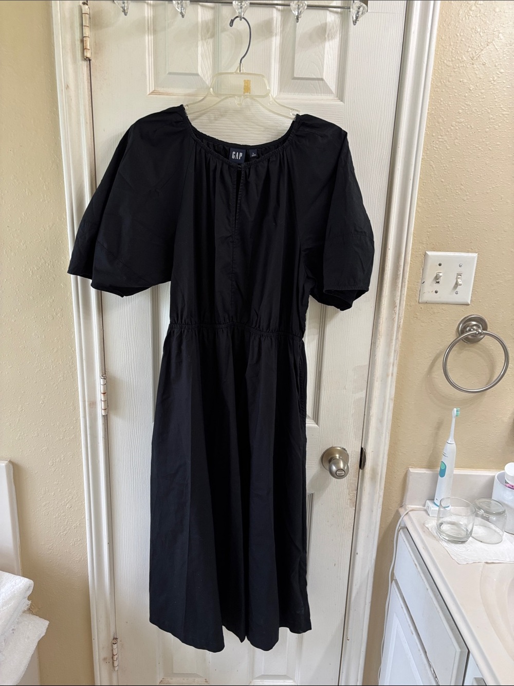 Gap puff sleeve midi dress with elastic waist. NWOT